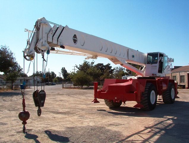 RT CRANE 30 TONS